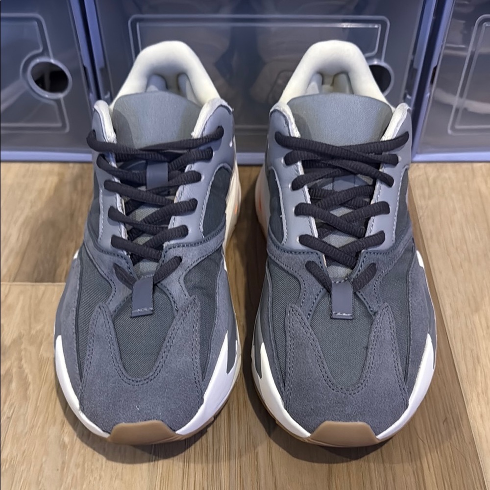 Yeezy Wave Runner 700 Magnet